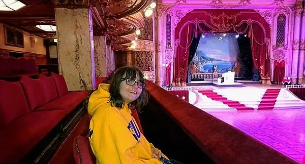 بیماری عجیبی که دختر جوان را تبدیل به زیبای خفته کرد + تصاویر