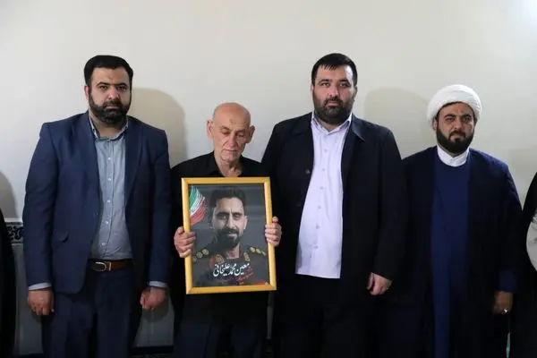 دیدار شهردار منطقه  با خانواده شهید «معین محمد علی خانی » از شهدای جنگ رمضان ساکن در منطقه۱۹