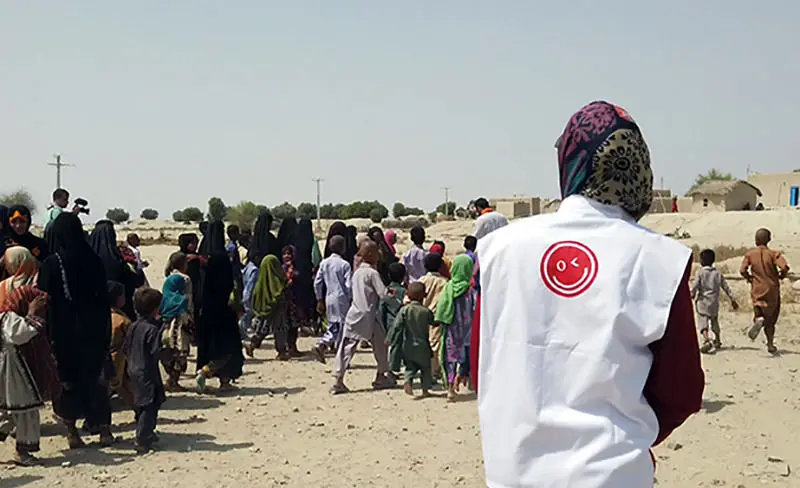 توزیع لوازم التحریر و سبد کالای افق کوروش در روستاهای صعب العبور بلوچستان
