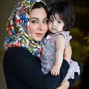 خوشحالی خانم بازیگر از نایب قهرمانى تیم همسرش+عکس