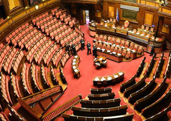 نامزد بیچهره به پارلمان راه یافت