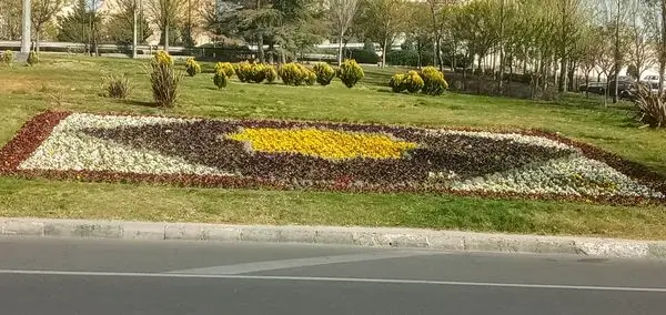 بزرگراه های منطقه 4  با فرش گل مزین شد