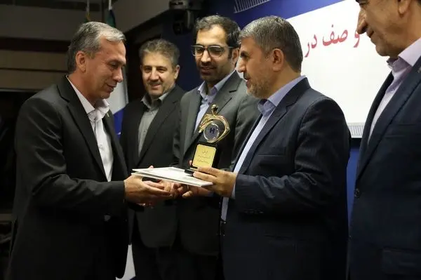 قهرمانان بهرهوری ١٤٠٠ بانک صادرات ایران تجلیل شدند