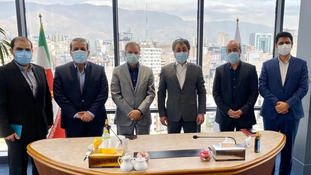 تاکید مدیران عامل بانک دی و گروه صنعتی گلرنگ بر تقویت همکاری ها
