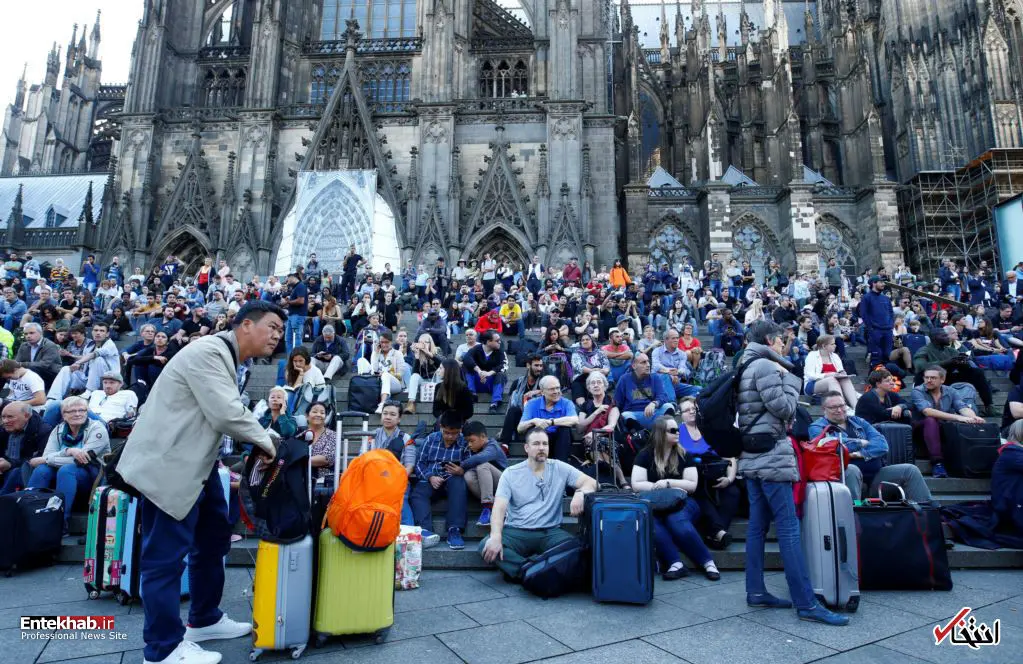 مسافران خارج از قطار پس از کشف بسته مشکوک+عکس
