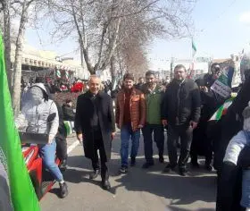 حضور مدیرعامل پتروشیمی بندرامام در راهپیمایی ۲۲ بهمن