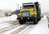  هم زمان با آغاز بارش برف معابر و شریان های اصلی #منطقه۹ شن پاشی و نمک پاشی شد

