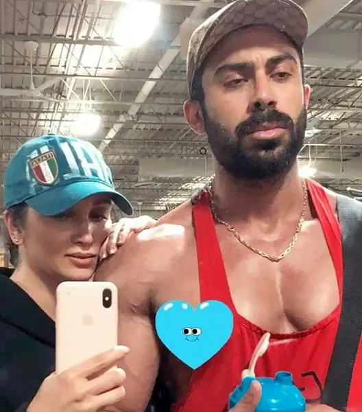 روناک یونسی خارج از کشور + عکس