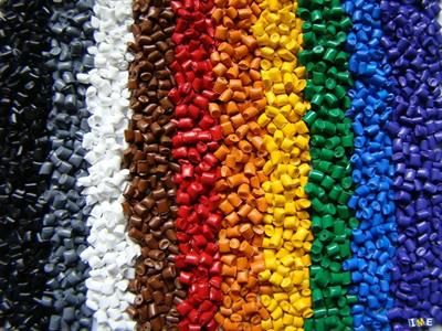 عرضه ۱۱۲ هزار تن مواد پلیمری و شیمیایی در بورس کالا

