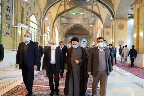 شهردار تهران و مدیران شهری به زیارت مرقد مطهر امام(ره) و شهدای آرمیده در بهشت حضرت زهرا(س) رفتند