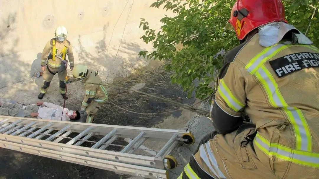 مانور عملیاتی مهارسیلاب در رود دره دارآباد اجرا شد

