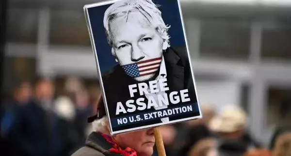 کشمکش آمریکا و انگلیس بر سر جولیان آسانژ  از نگاه ریچارد مدهرست