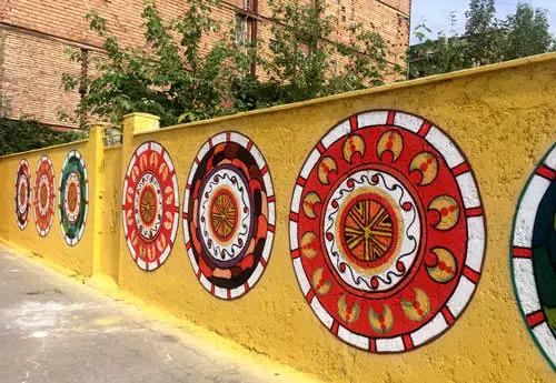 نقش و نگاردوستی درکوچه های دارالمومنین