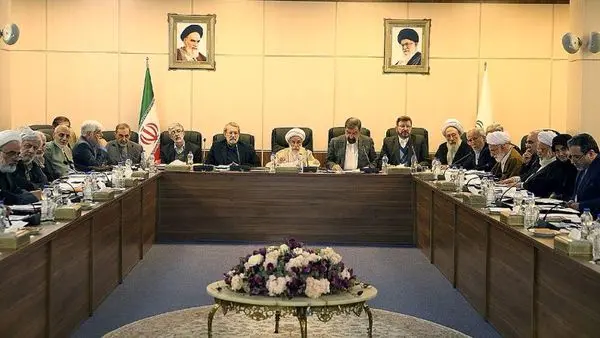 برخورد با مفاسد اقتصادی وظیفه همه قواست