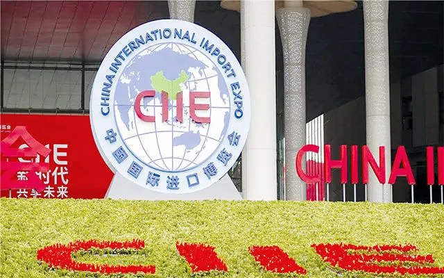 حضور رایزنان فرهنگی به نمایندگی از مدیریت شهری اصفهان در نمایشگاه شانگهای

