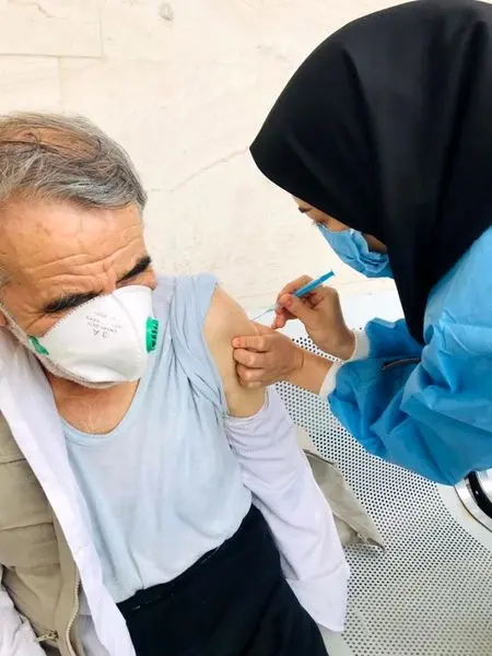 واکسیناسیون سالمندان در محله هرندی و تست رایگان ویژه کارکنان


