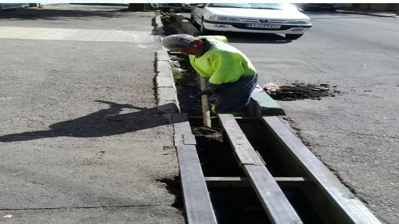 پاکسازی کانال و  انهار  منطقه  15 با رعایت اصول زیست محیطی

