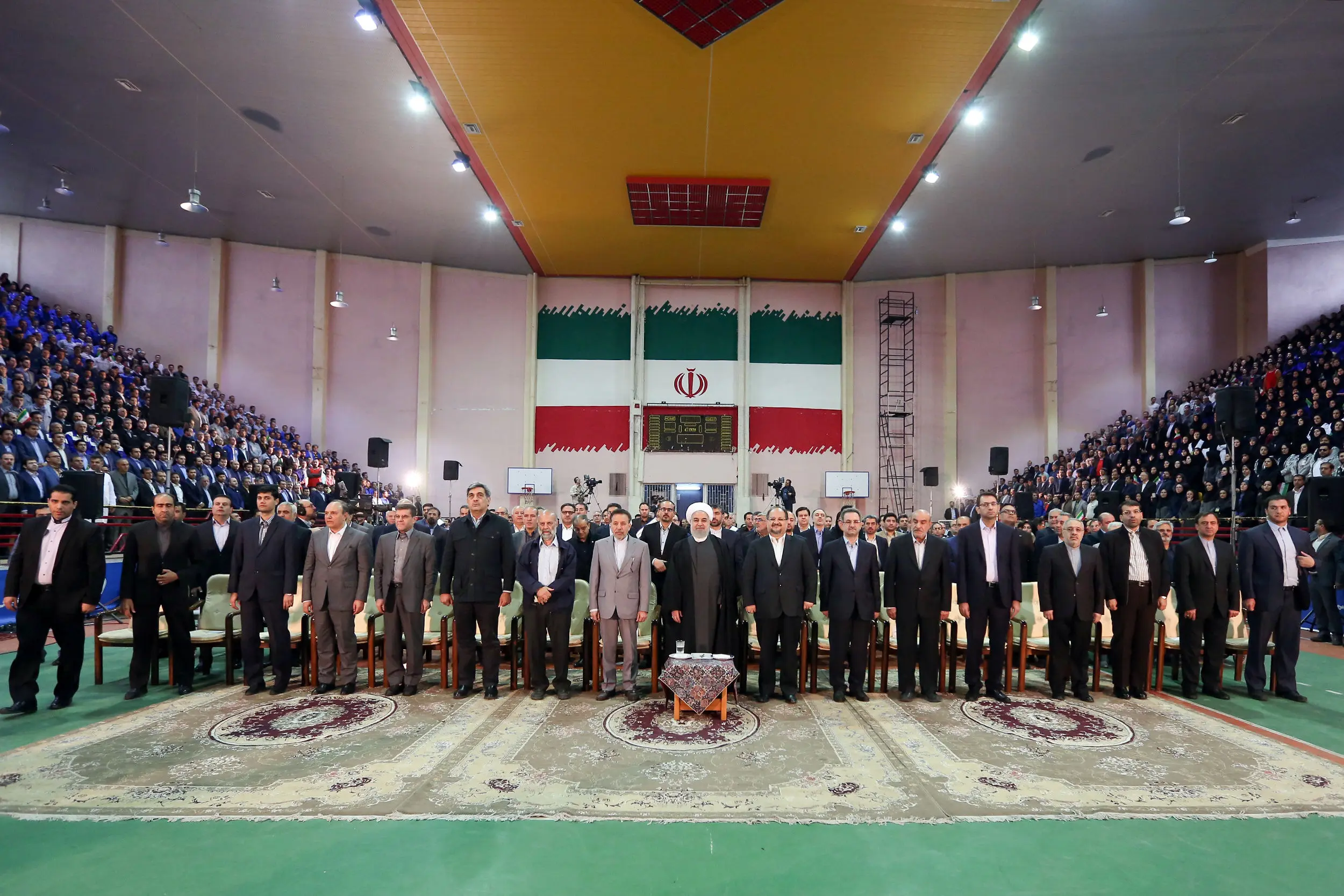 تجلیل رئیس جمهور از کارگران نمونه کشور