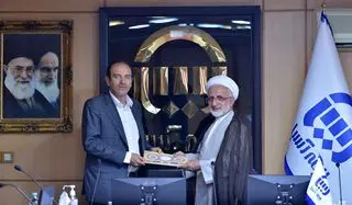 تقدیر معاون رئیس جمهور از مدیرعامل بیمه آسیا

