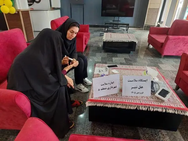 حمایت درمانی و روانی منطقه۸ از ۲۵۰ شهروند آسیب‌دیده از جنگ در هتل شهر