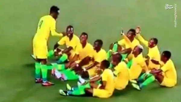 خوشحالی خاص بعد از گل به سبک کلاس درس!+عکس