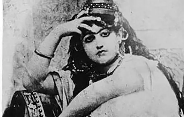 زیباترین رقاص ناصرالدین شاه + عکس 