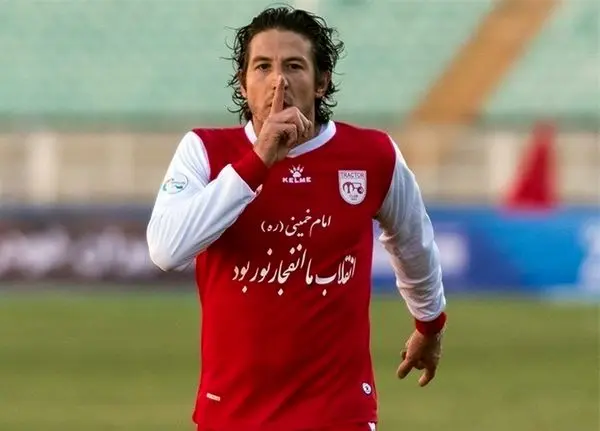 آندو با لباس تراکتورسازی از میادین فوتبال خداحافظی می کند