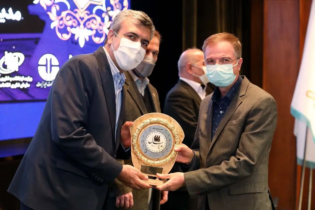 نشان عالی مدیر سال 1400 به مدیرعامل بانک دی تعلق گرفت
