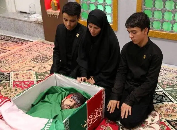 غم انگیزترین وداع خانواده یک شهید +عکس