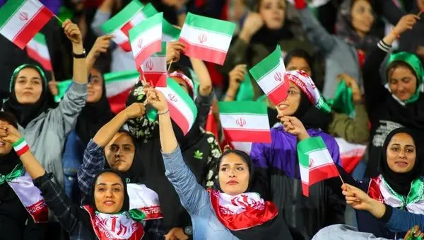 پایان مهلت فیفا برای حضور بانوان در ورزشگاه‌ها