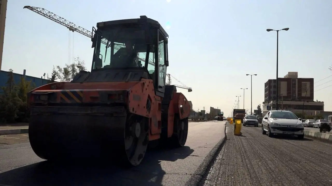 افزایش عملیات پخش آسفالت در معابر منطقه22