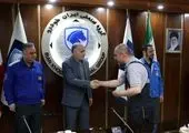 دیدار و گفت وگوی مدیرعامل بانک ملت و مدیران عامل دو خودروساز بزرگ کشور با محوریت رونق تولید و اشتغال

