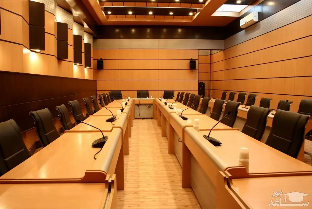 همایش سیاست نخ نما شده