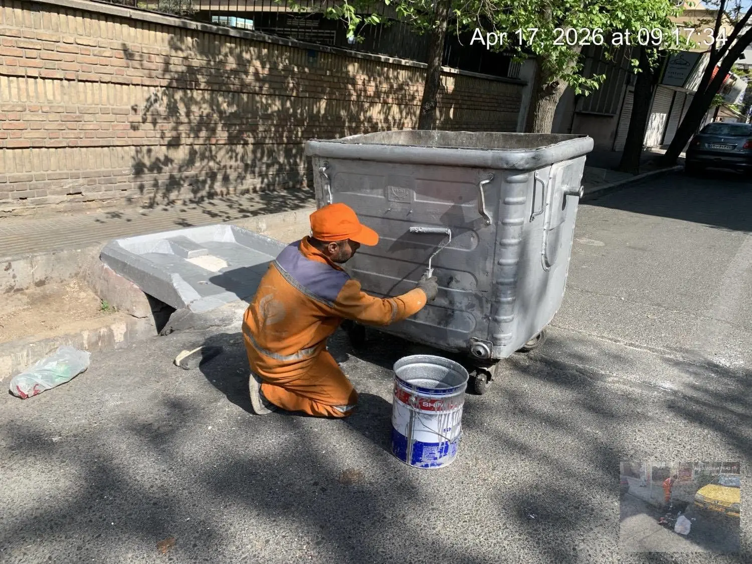 نوسازی و رنگ‌آمیزی بیش از ۱۲۸۰ مخزن زباله در معابر منطقه۸ 