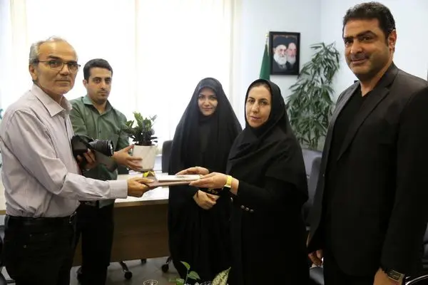تجلیل از عکاس و مستندساز پیشکسوت و ایثارگر منطقه ۲۲