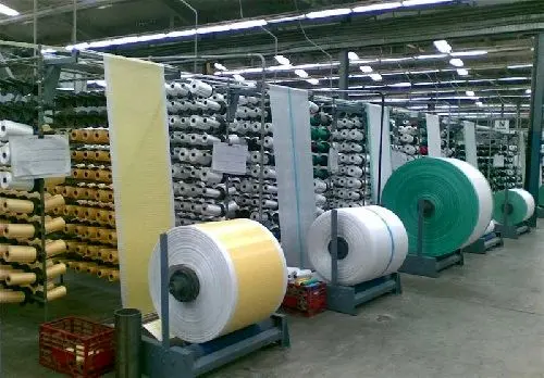 اشتغالزایی یک هزار و ۴۰۰ نفری در تولید نخ اکریلیک فرش ماشینی