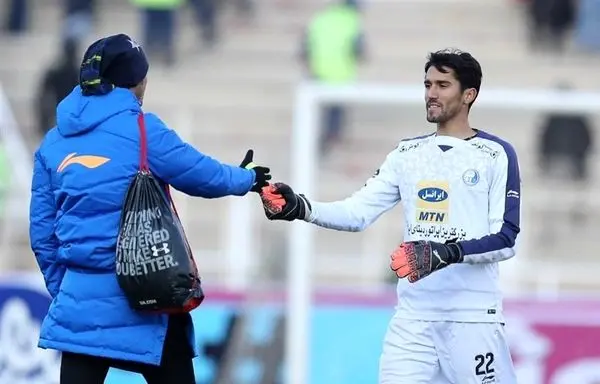 حسین حسینی درون دروازه استقلال