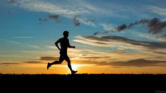 لباس و شلوار کوتاه آزاده صمدی بعد از ورزش + عکس