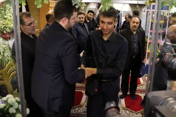 مجری برنامه ۹۰ افسرده شد + عکس