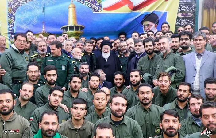 آیت الله علم الهدی در میان اعضای یگان حفاظت حرم امام رضا(ع)+عکس