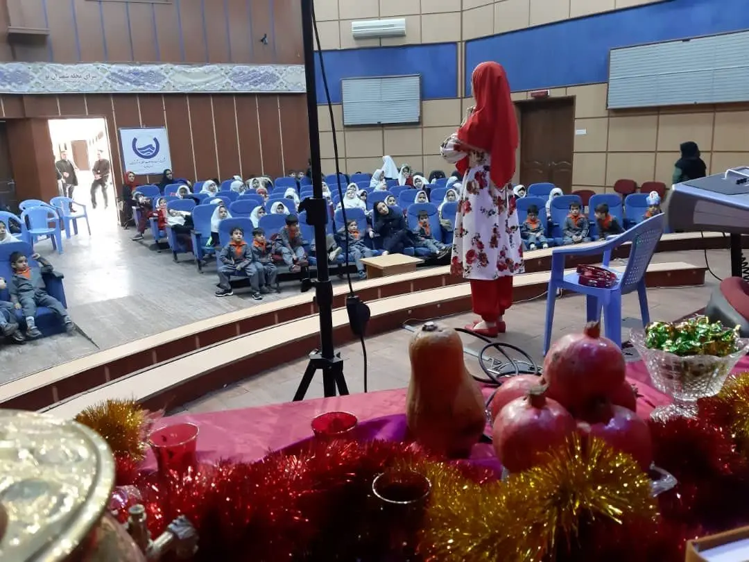 توزیع بسته های یلدایی  بین نیازمندان شمال شرق تهران