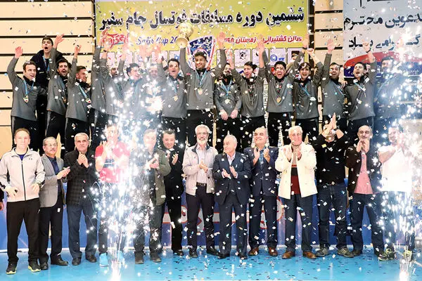 بانک دی قهرمان مسابقات جام سفیر شد
