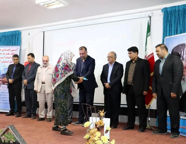اهدای لوازم خانگی به سیل زدگان سه استان از سوی بانک ملت
