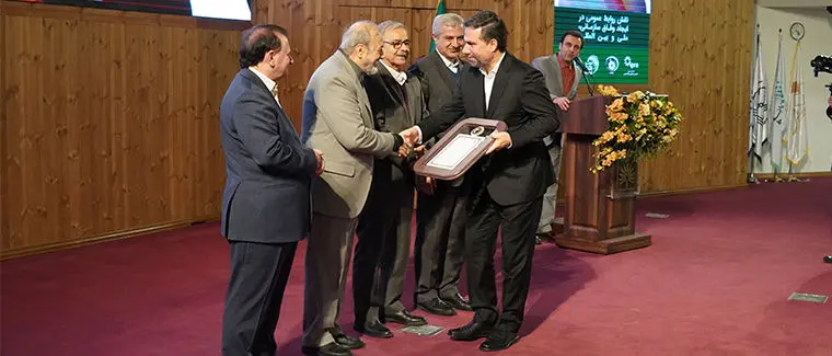 تقدیر از دکتر محمد شیخان در بیستمین دوره سمپوزیوم بین المللی روابط عمومی

