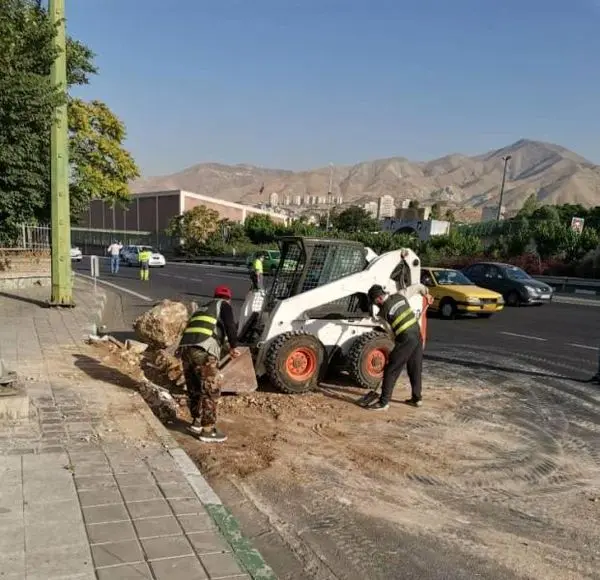 شهردار ناحیه یک منطقه سه از رفع خطر در بزرگراه هاشمی رفسنجانی خبر داد.

