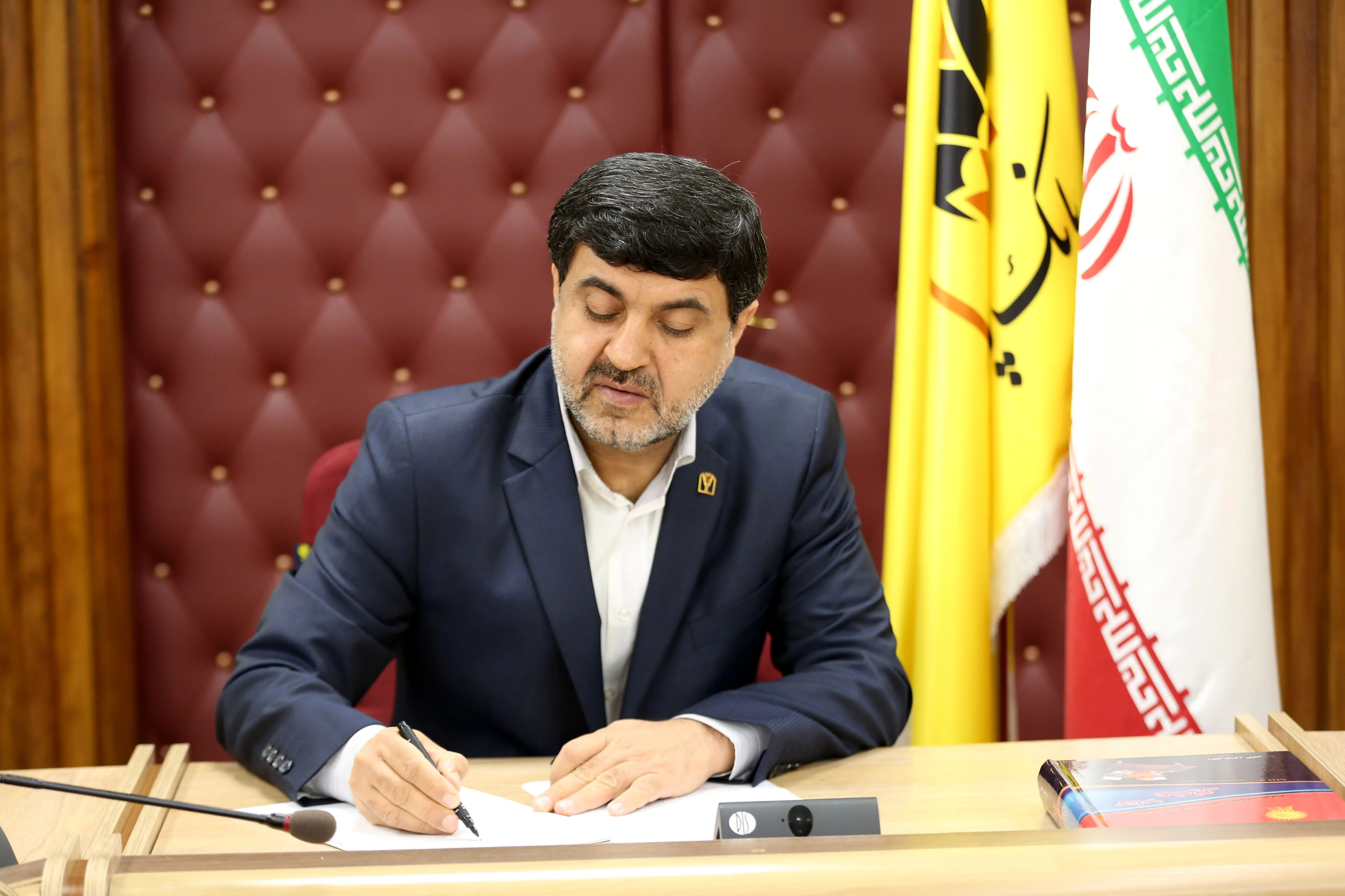 پیام تبریک رئیس کانون بانک های خصوصی و مدیرعامل بانک پارسیان به مناسبت روز خبرنگار
