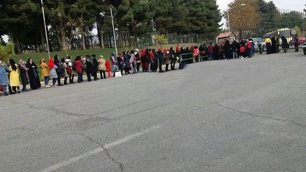 صف بانوان برای تماشای دیدار پرسپولیس و کاشیما+عکس