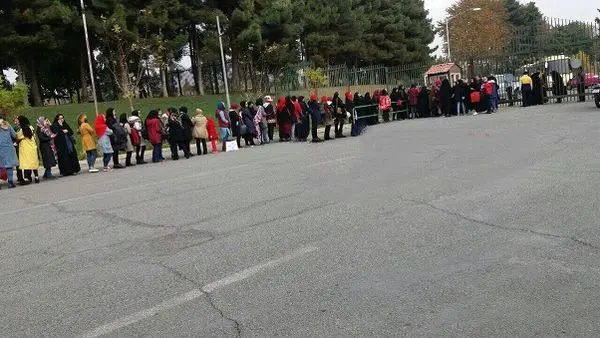 صف بانوان برای تماشای دیدار پرسپولیس و کاشیما+عکس