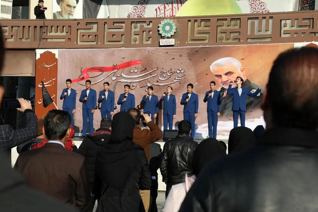 برپایی 16 ایستگاه فرهنگی و خدماتی  شهرداری منطقه 13 در میدان امام حسین(ع)  

