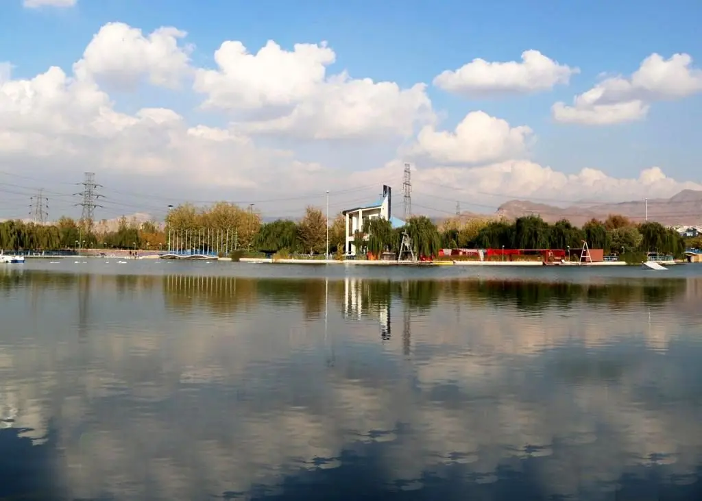 بوستان آزادگان منطقه 15 میزبان بزرگترین نمایشگاه دفاع مقدس جنوب شرق تهران 

